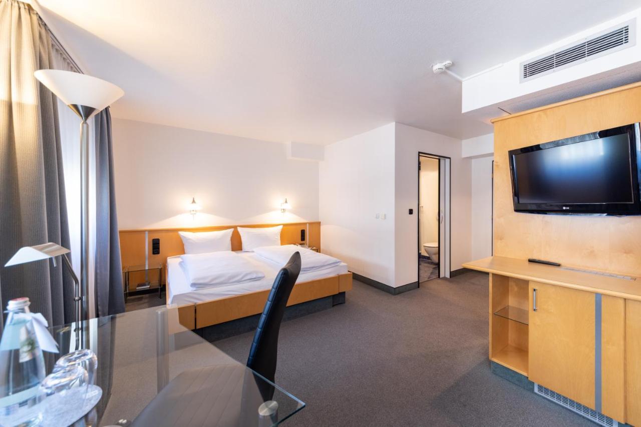Hotel Ross Швайнфурт Екстериор снимка