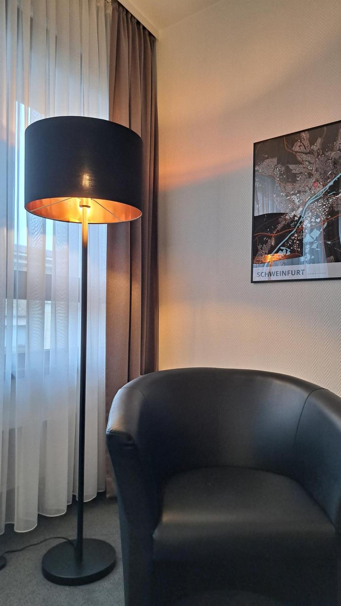 Hotel Ross Швайнфурт Екстериор снимка