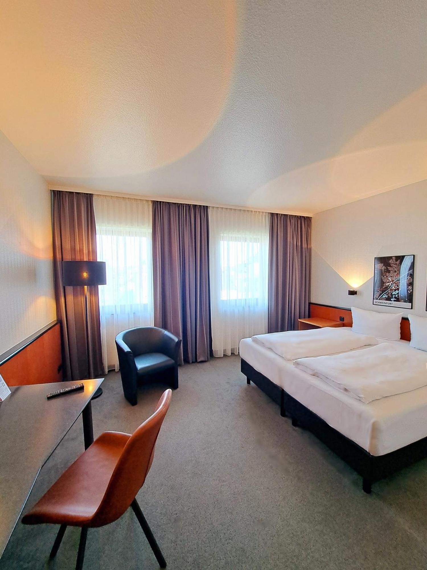 Hotel Ross Швайнфурт Екстериор снимка